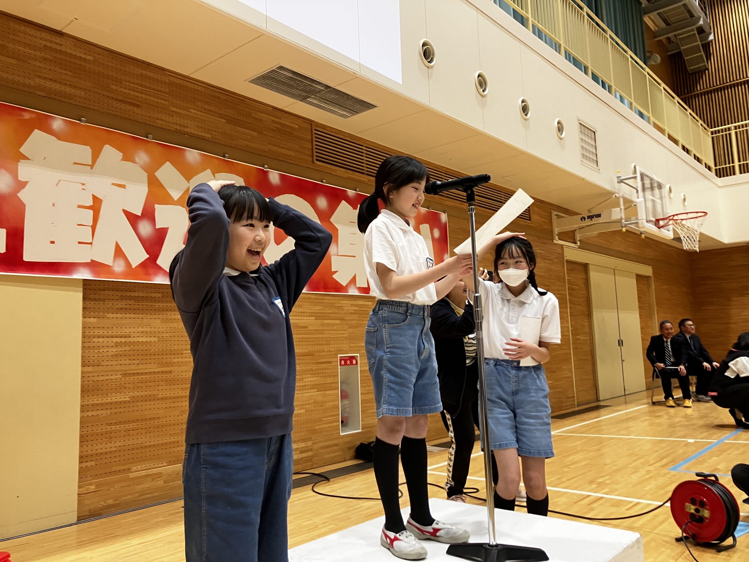 新入生歓迎の集い、全校で温かく開催 - 関西創価小学校
